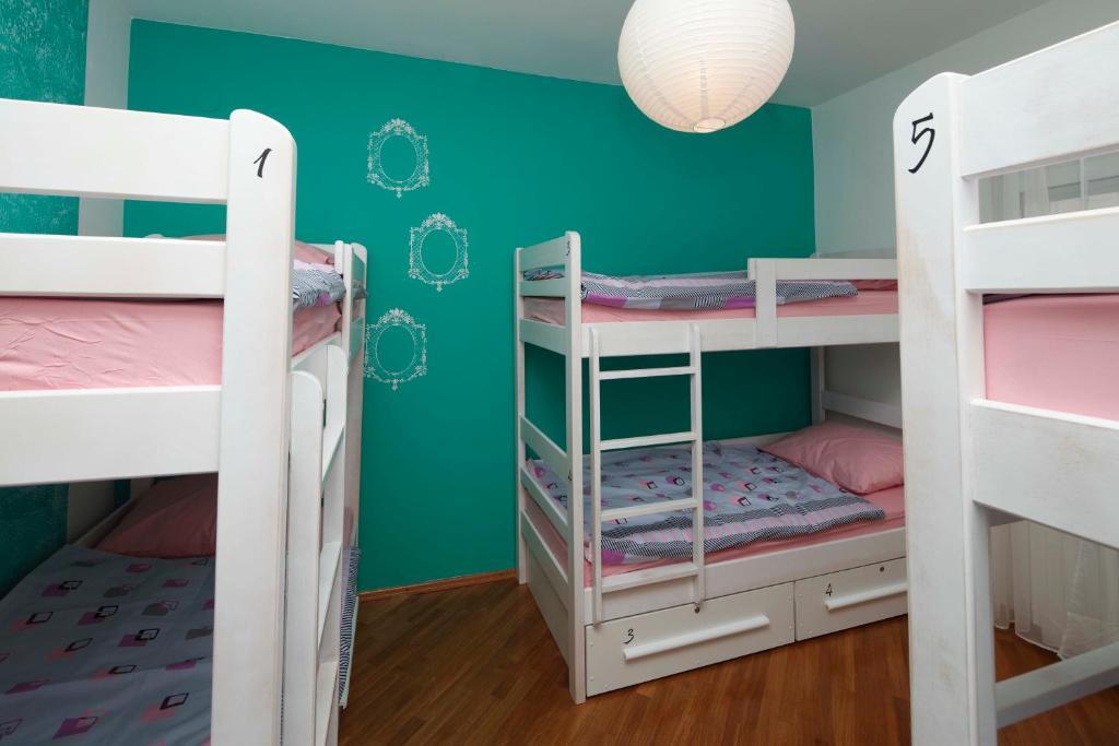 Pozitiv Hostel Ζάγκρεμπ Δωμάτιο φωτογραφία