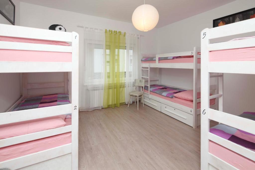 Pozitiv Hostel Ζάγκρεμπ Δωμάτιο φωτογραφία
